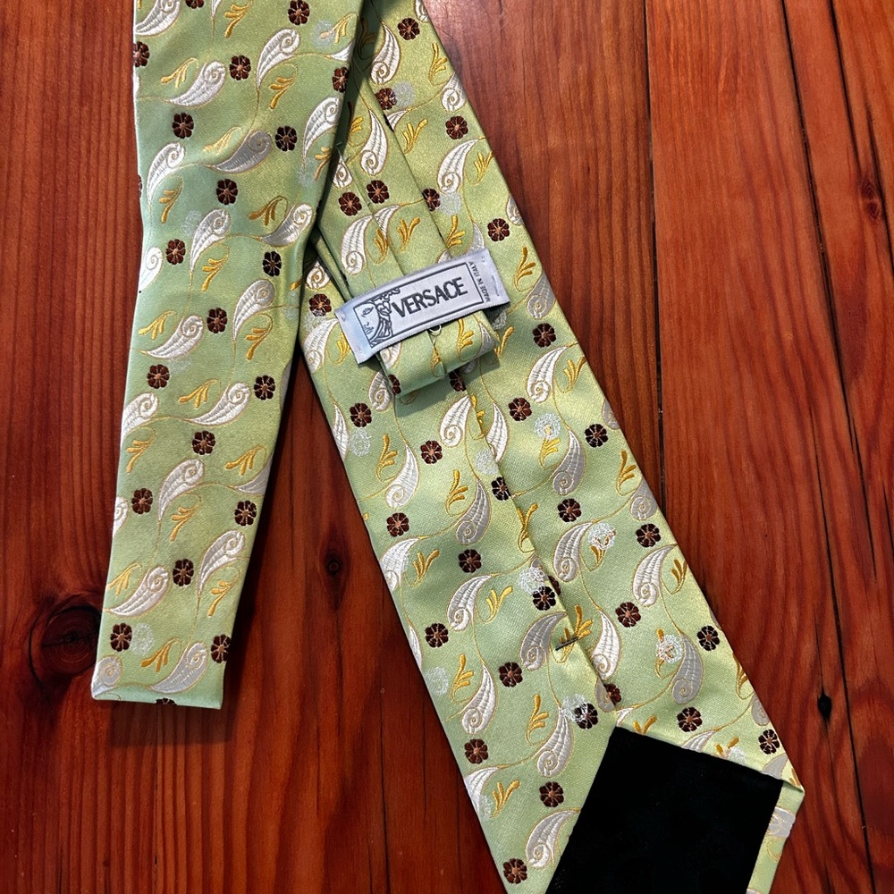 Men’s Authentic Versace Silk Paisley Madusa and lions head VINTAGE Designer Tie